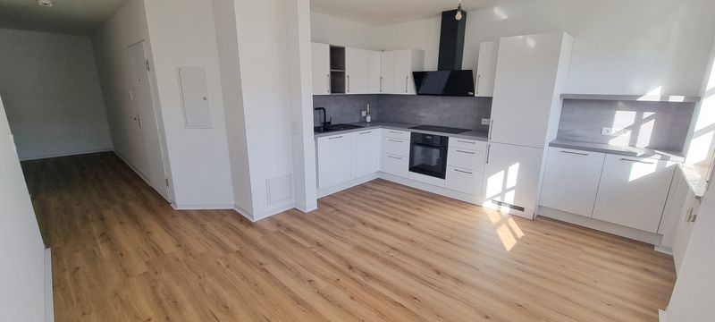 Hochwertig modernisierte 3-Zimmer-Wohnung mit 118 m², großem Südbalkon, 180°-Ausblick, Garage & EBK
